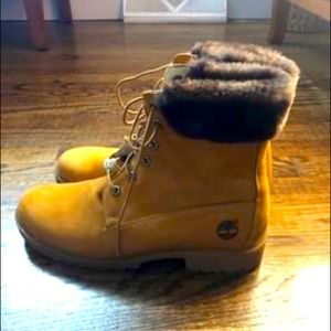 Women’s 9.5M Timberland Boots with fur